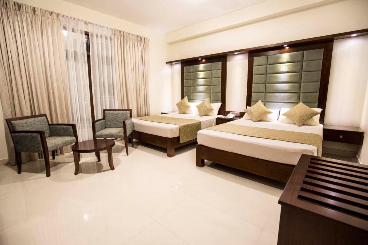 Grand 7 Hotel -Kesbewa Piliyandala Zewnętrze zdjęcie